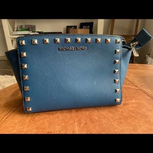 Michael Kors Selma Studded medium crossbody